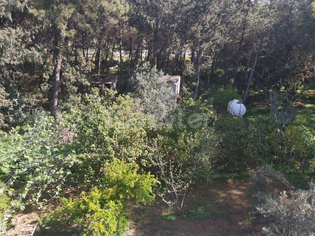 Detached house with garden for sale in Kyrenia Bogaz. 