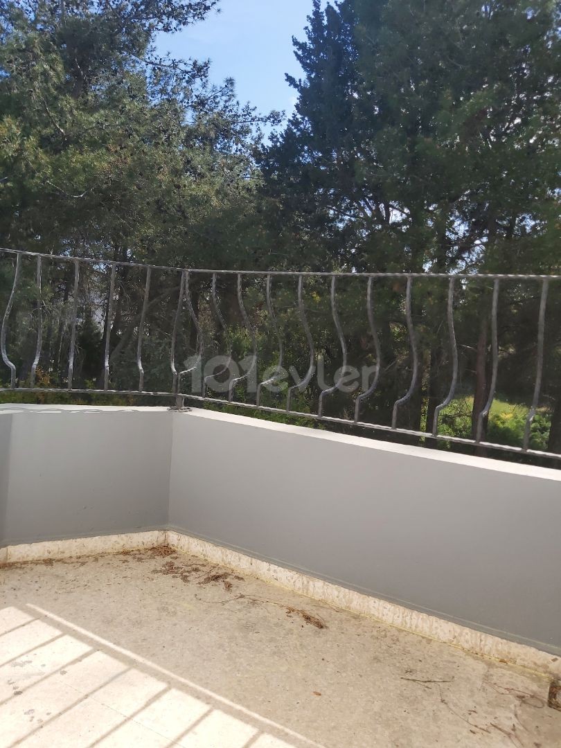 Detached house with garden for sale in Kyrenia Bogaz. 