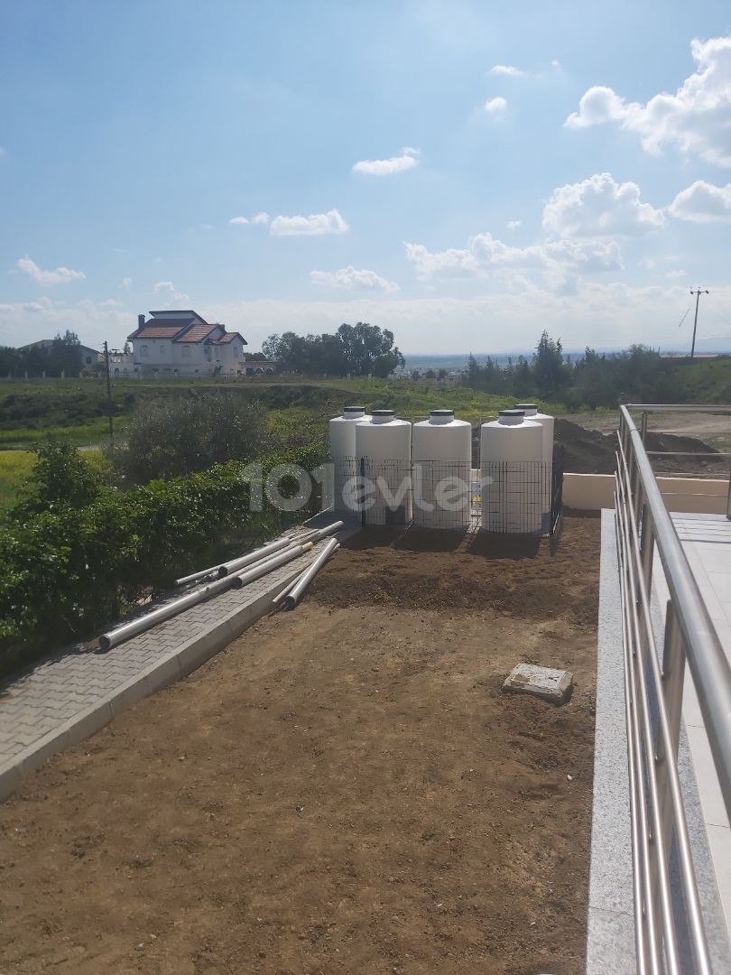 Keine überfüllten Wohnungen mehr!! 2+1 voll möblierte Wohnung mit Garten im Erdgeschoss zu vermieten in Aşıklar Hill, der anständigsten Gegend von Gönyeli