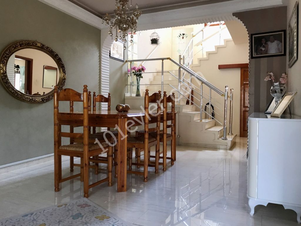 Lefkoşa Ortaköy Bölgesinde Satılık İkiz Villa