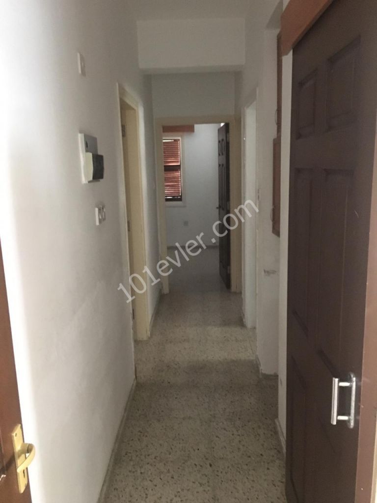 Yenikent Gönyeli Belediyesi Civarı Kiralık Eşyalı Temiz Daire