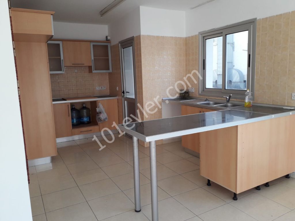 Girne Kaşgar Court Bölgesi 3+1 Eşyasız Kiralık