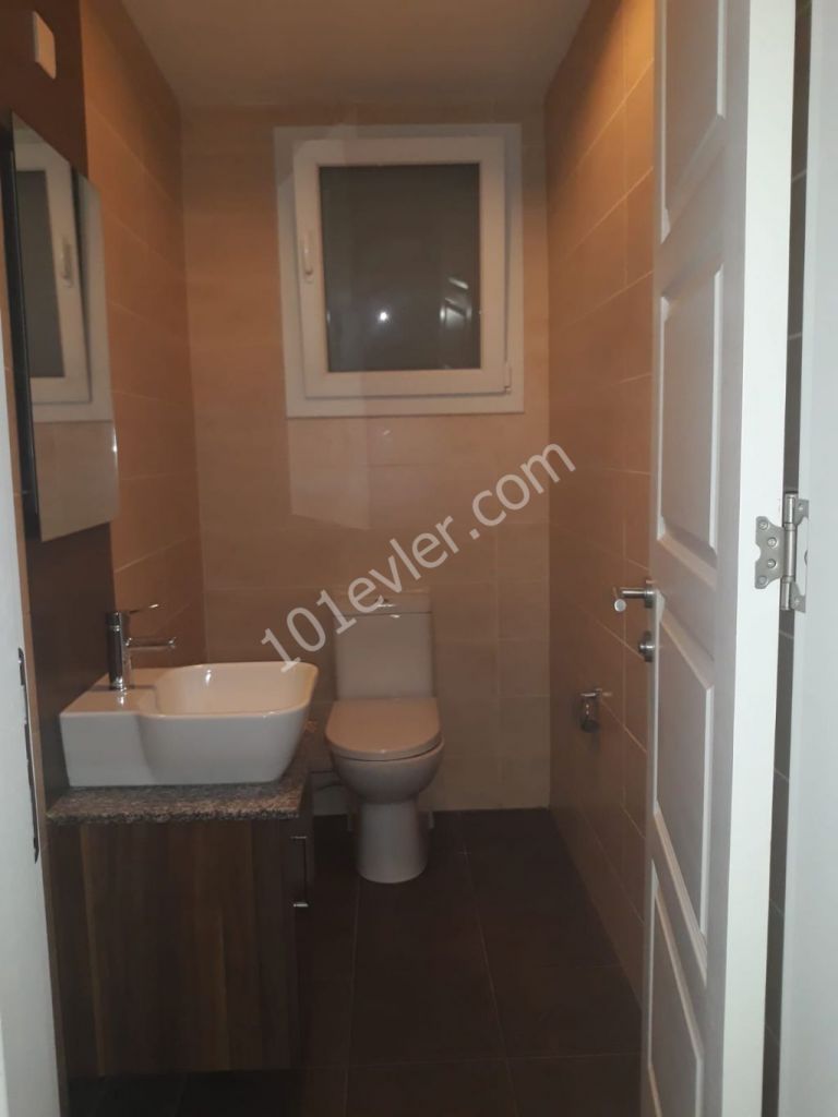 Girne Nurettin Ersin Camii Bölgesinde 1+1 Yeni Kiralık Apartman Dairesi