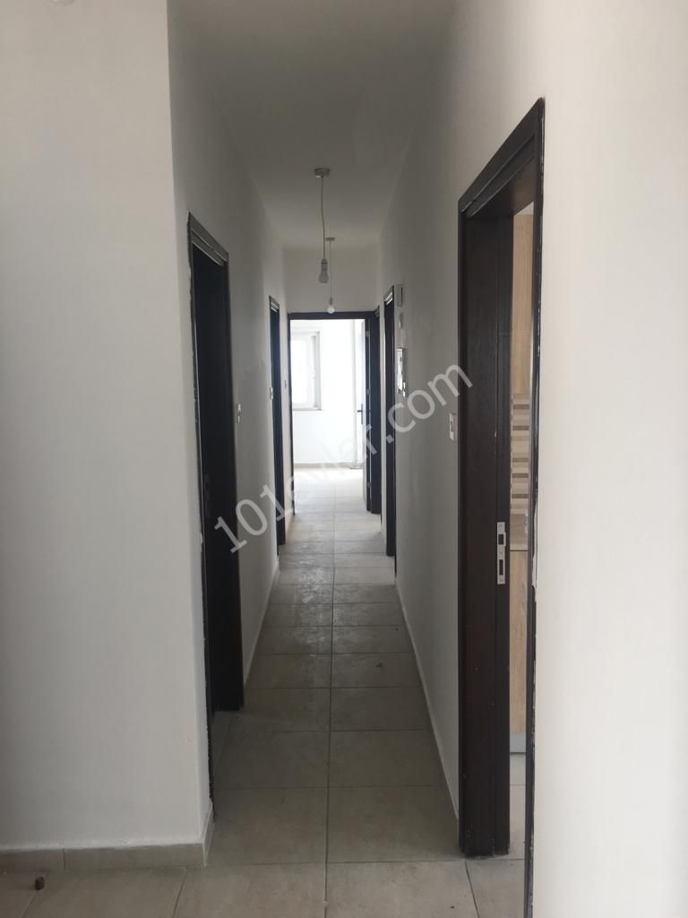 Girne Sulu Çember Arkası Eşyasız 3+1 Kiralık Daire