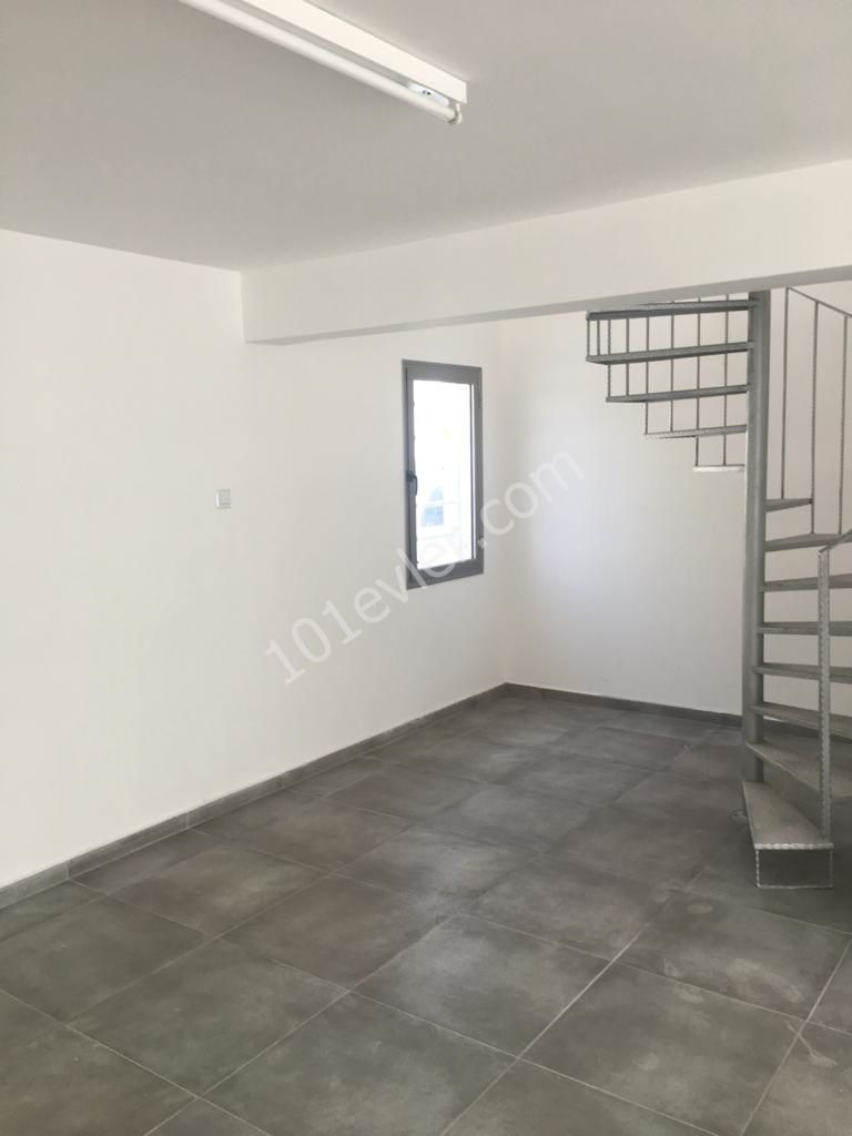 Girne Merkezde 165m2 Kullanım Alanlı Sende Katlı Kiralık Dükkan