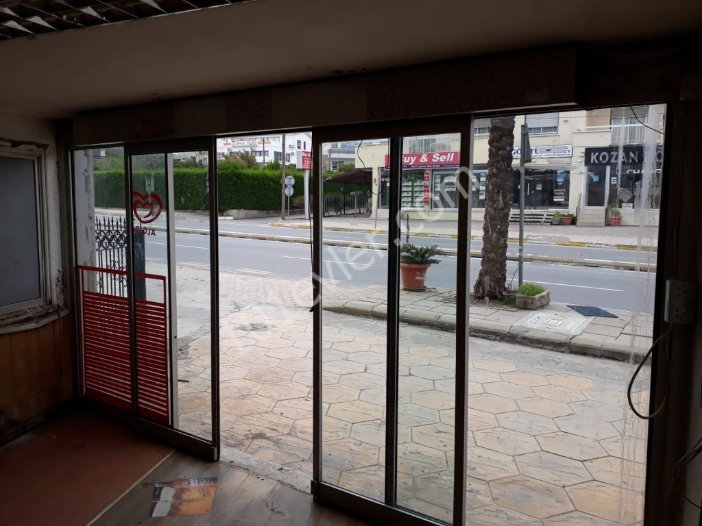 Girne Merkezde 160m2 Kullanım Alanı Olan Ana Cadde Üzeri Kiralık Dükkan