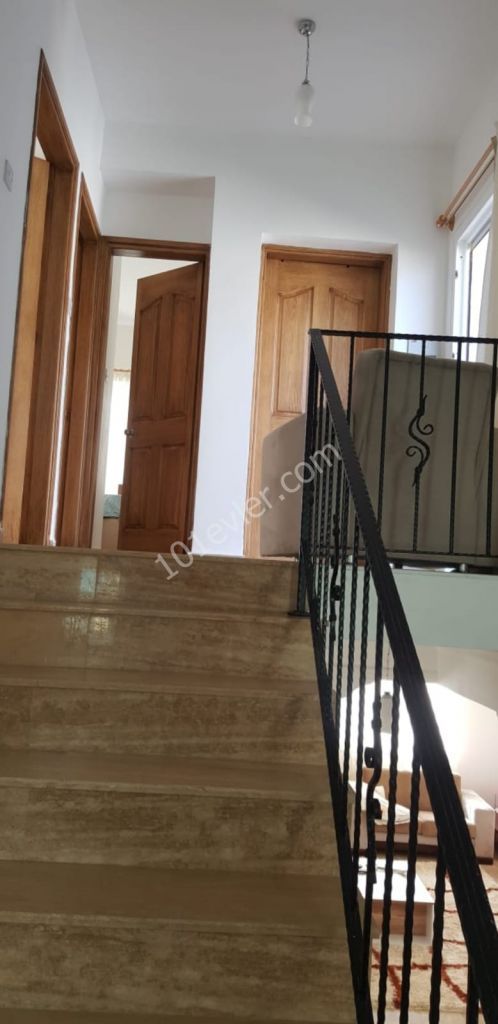 Alsancak İlkokulu Yakınında Özel Havuzlu 3+1 Kiralık Villa