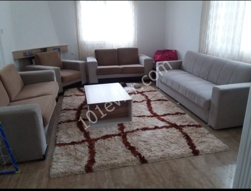 Alsancak İlkokulu Yakınında Özel Havuzlu 3+1 Kiralık Villa