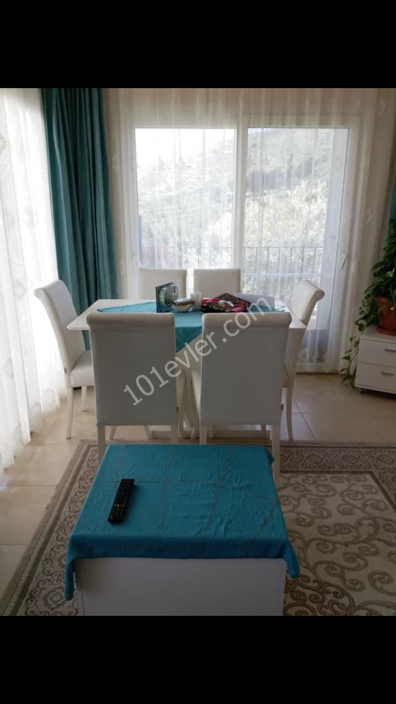 Girne Alsancakta Site İçi 3+1 Eşyalı Kiralık Daire