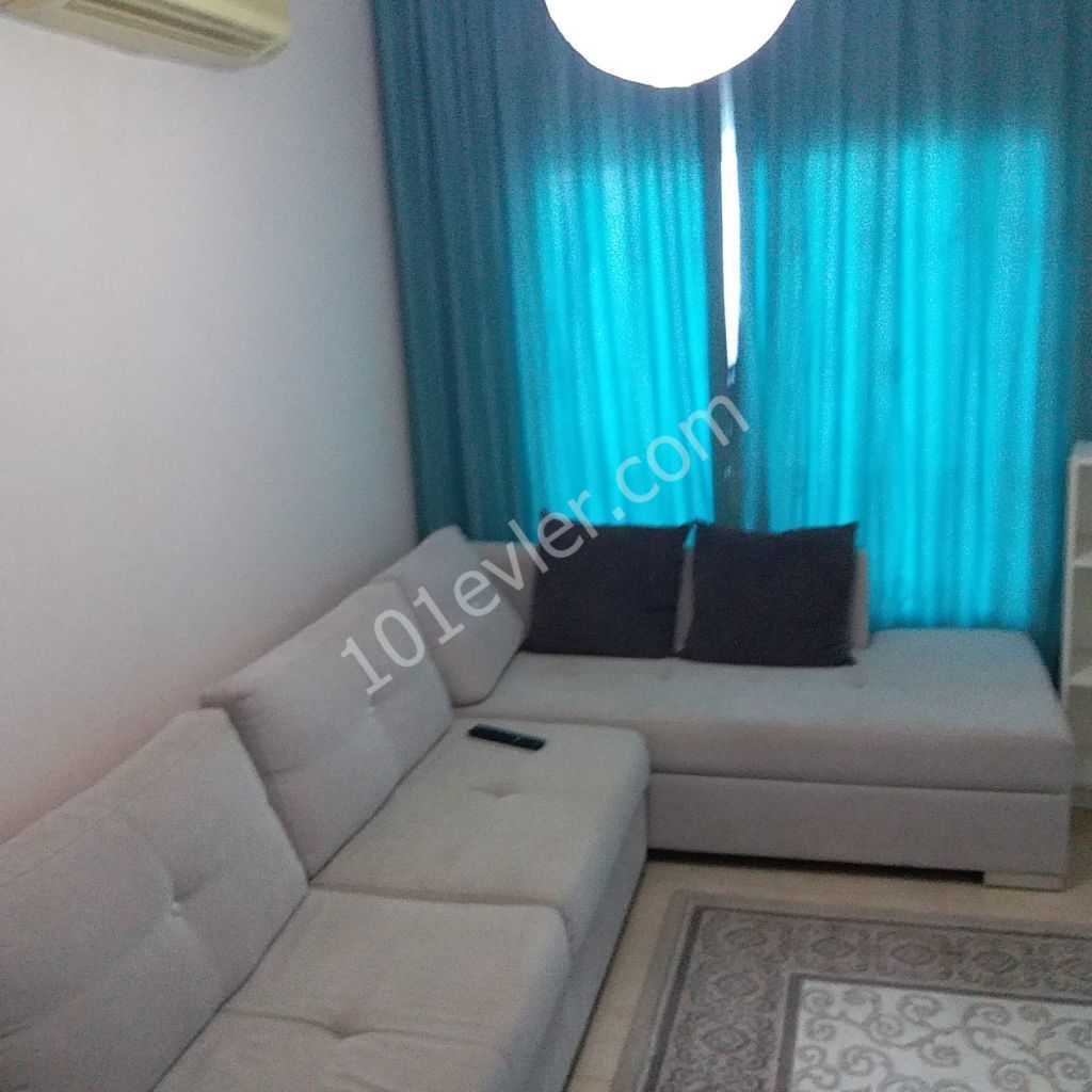 Girne Alsancakta Site İçi 3+1 Eşyalı Kiralık Daire