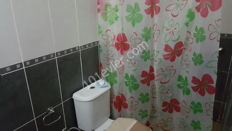 Girne 23 Nisan Okulu Bölgesinde Merkezde Kiralık 3+1 