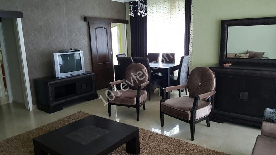 Girne 23 Nisan Okulu Bölgesinde Merkezde Kiralık 3+1 