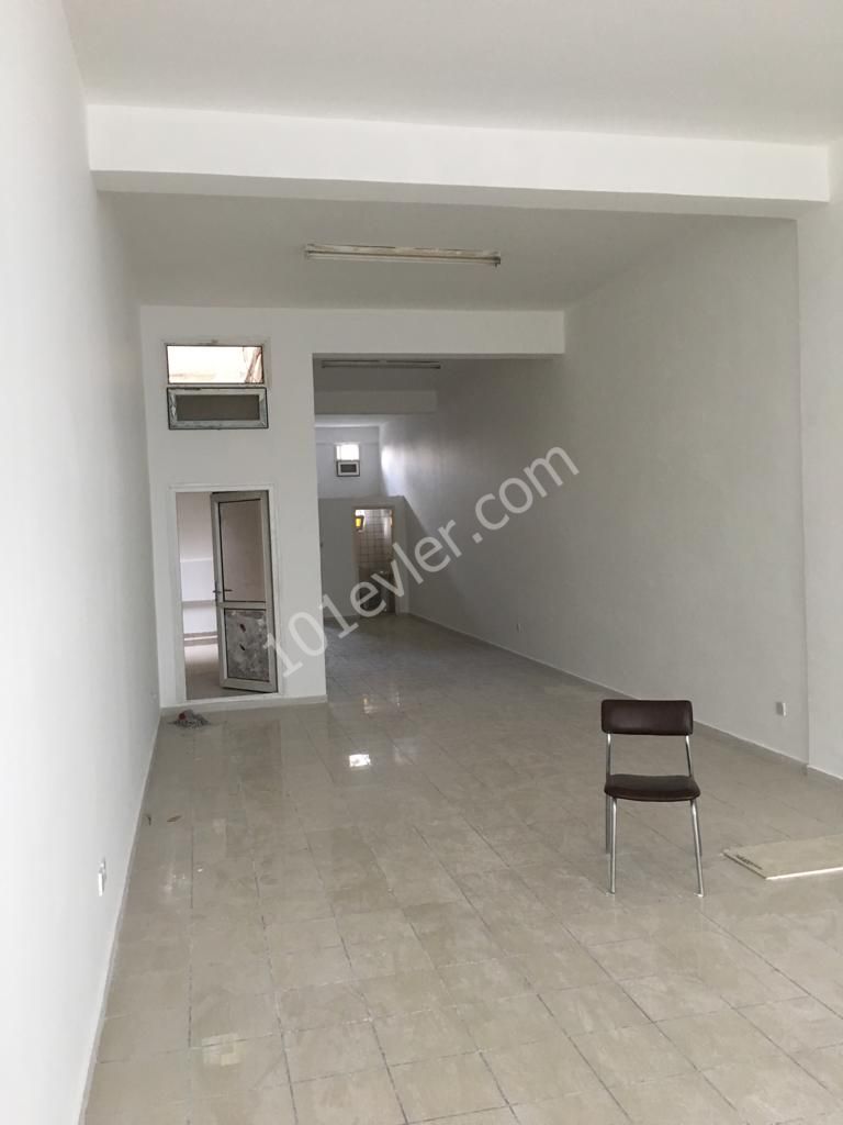 Girne Merkezde Ana Cadde Üzerinde 100 m2 Kullanım Alanlı Kiralık Dükkan