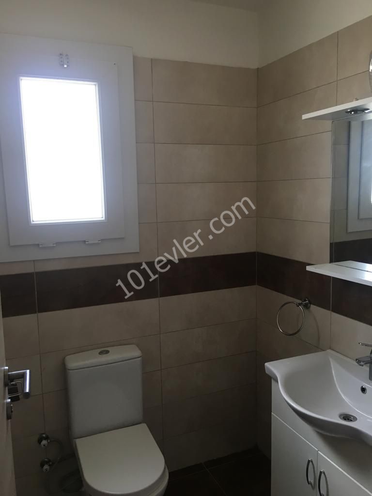 Girne Gloria Jeans Arkası Çok Temiz 3+1 Kiralık Daire