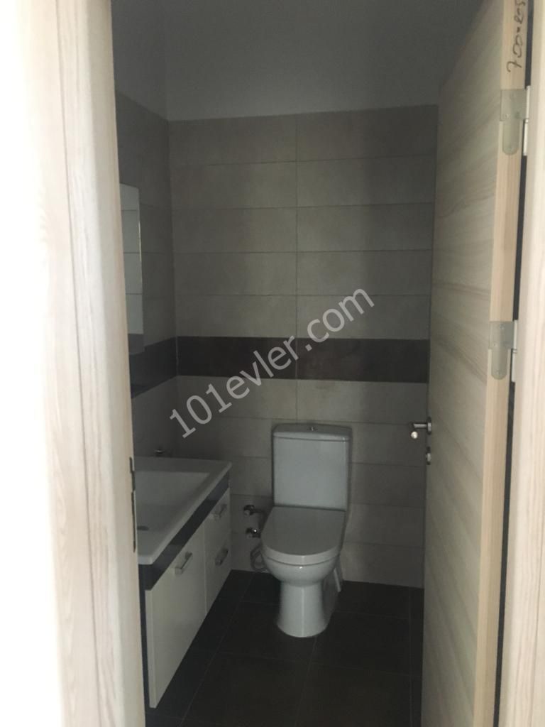 Girne Merkeze Yakın Gloria Jeans Arkası  2+1 Penthouse