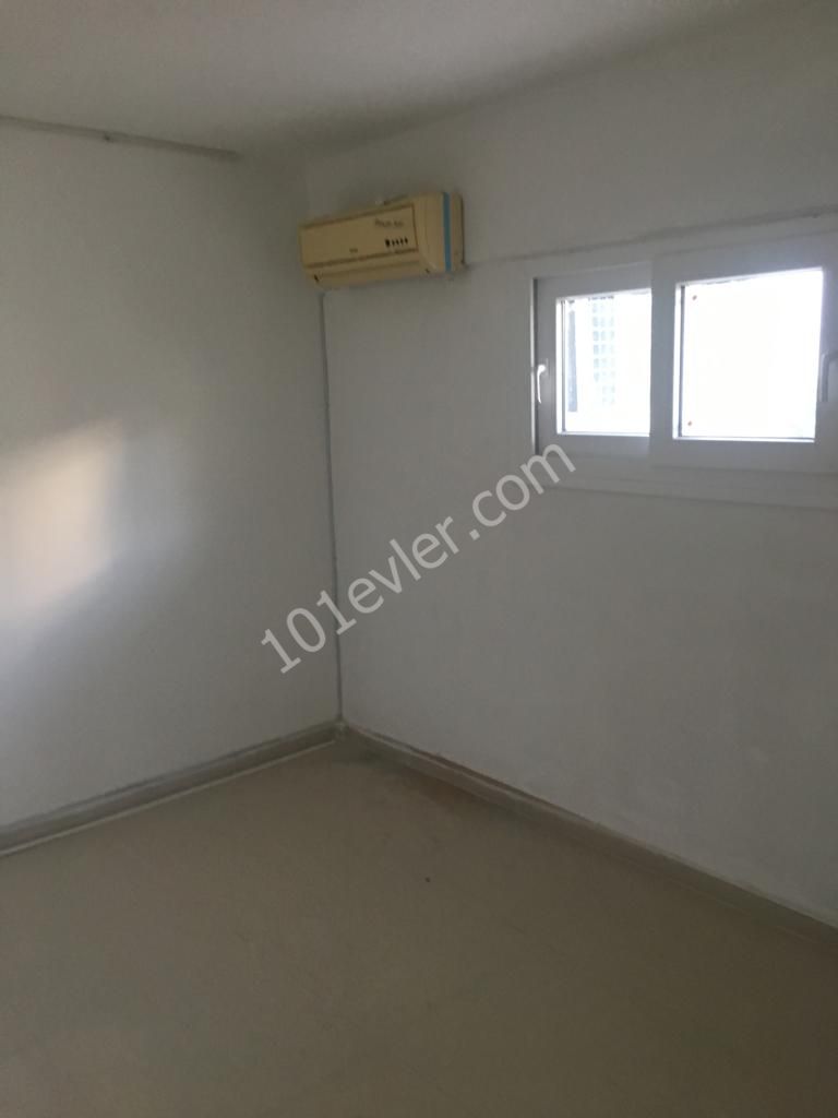 Girne Şekerbank Arkası Eşyalı Yeni Bina 1+1 Kiralık Daire