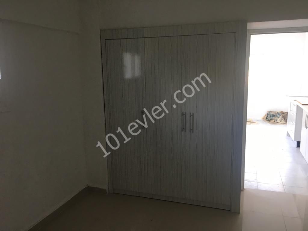 Girne Şekerbank Arkası Eşyalı Yeni Bina 1+1 Kiralık Daire