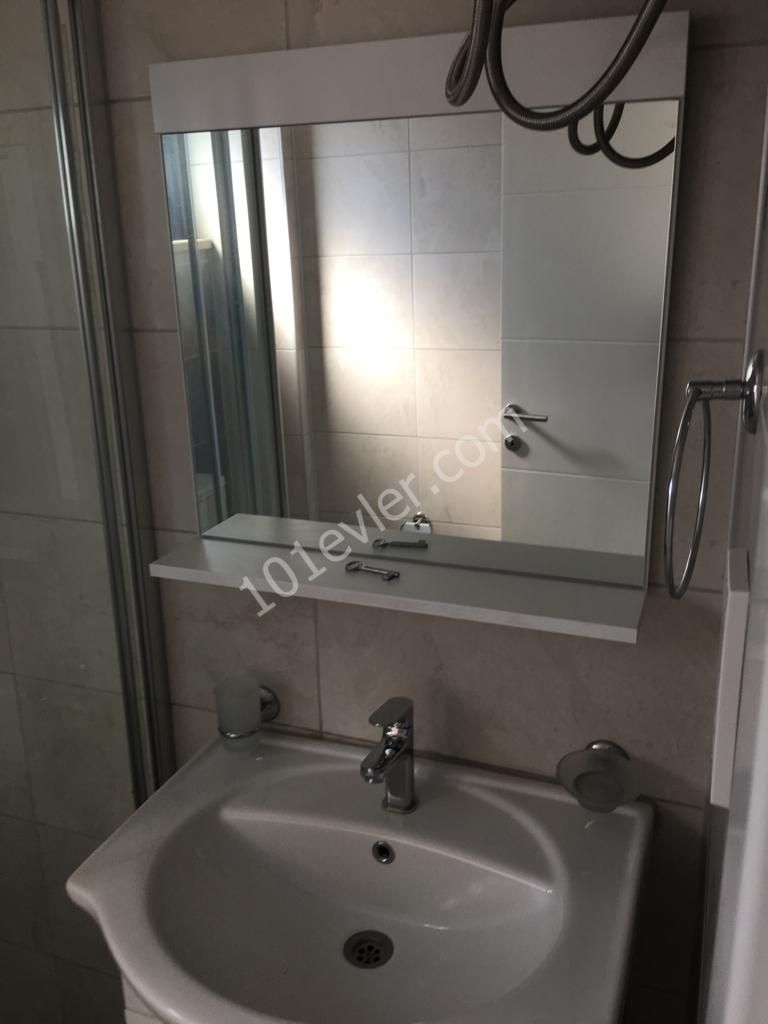 Girne Merkezde Yeni Bina 2+1 Kısmi Eşyalı Manzaralı Kiralık Daire