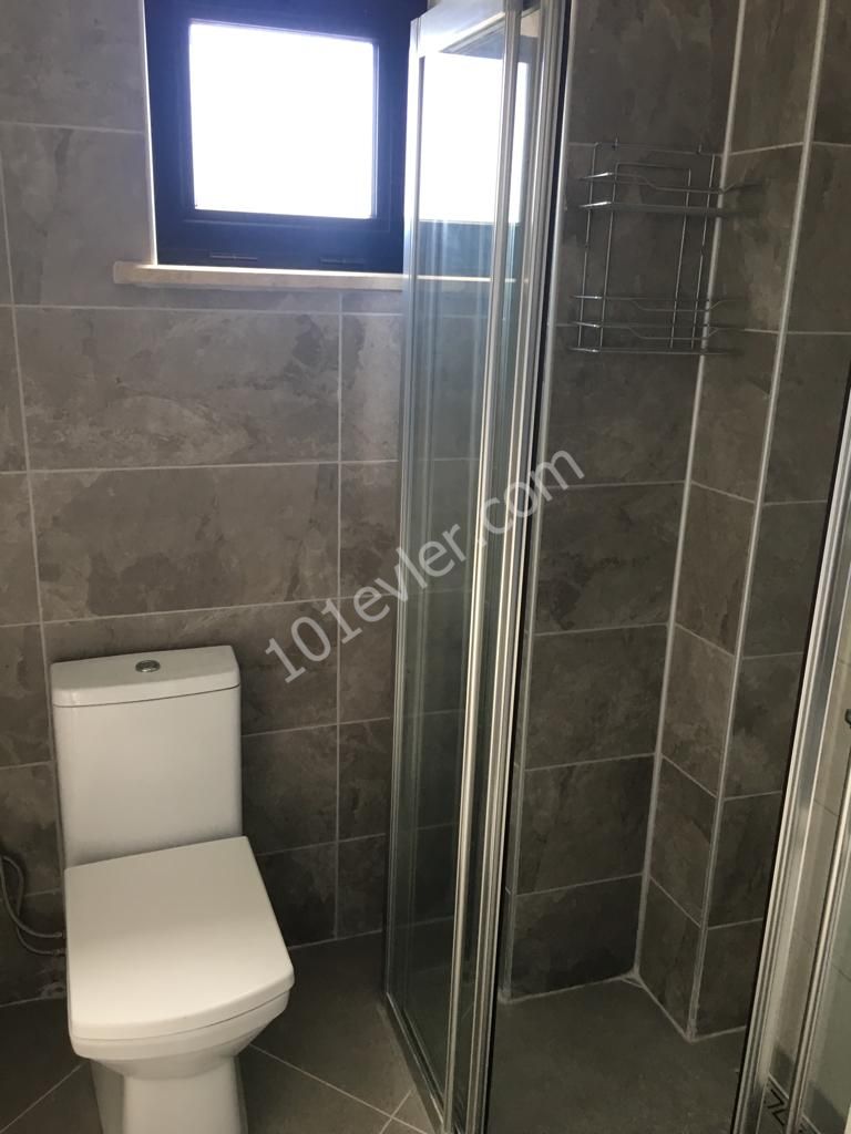 Girne Merkezde Yeni Bina 2+1 Kısmi Eşyalı Manzaralı Kiralık Daire