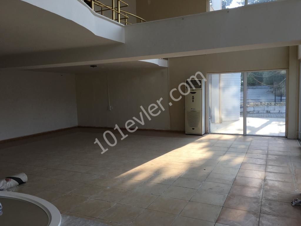 Shop To Rent in Girne Merkez, Kyrenia