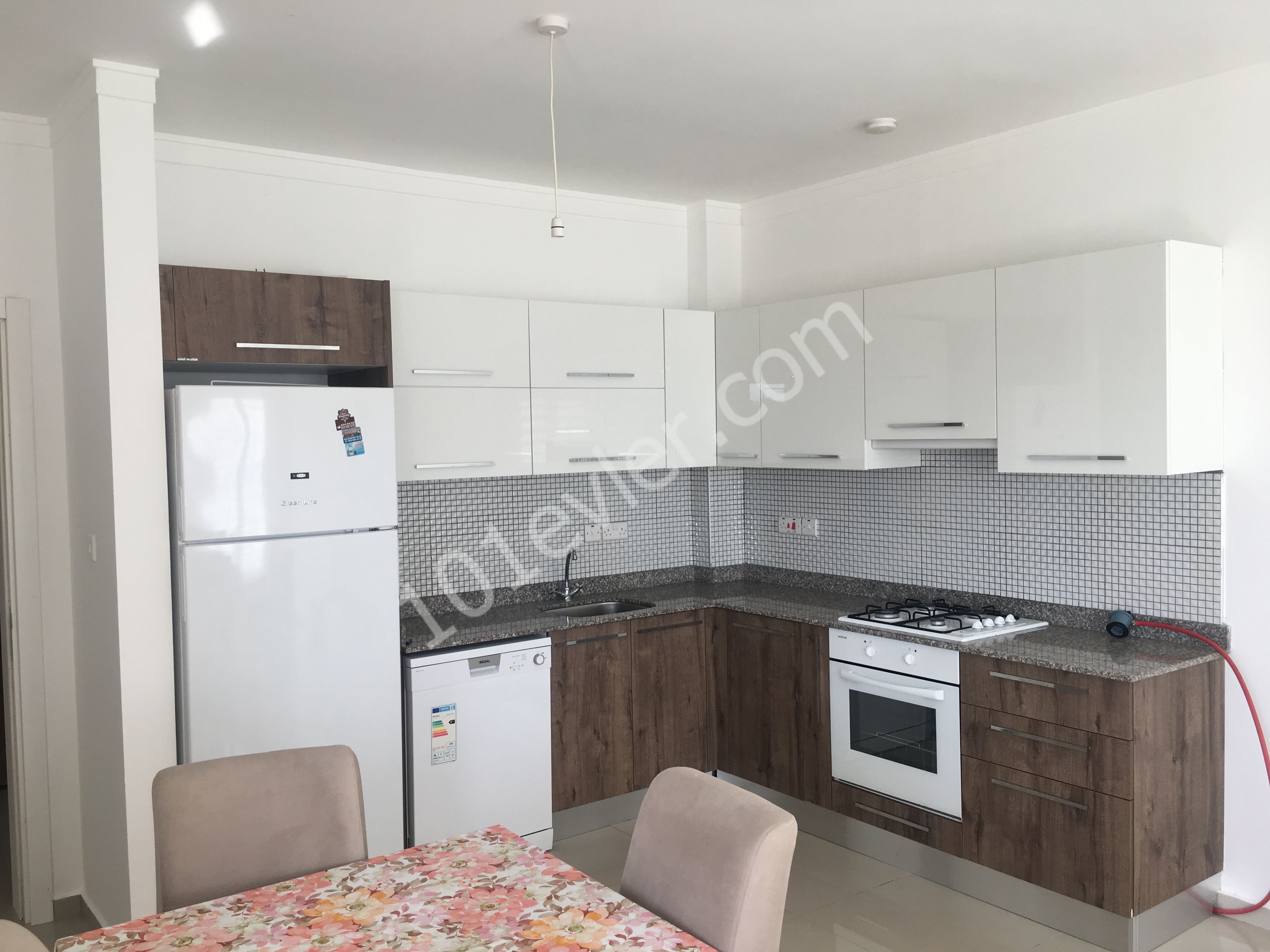 Lefkoşada Dereboyuna Yakın Yeni Bina Kiralık 2+1