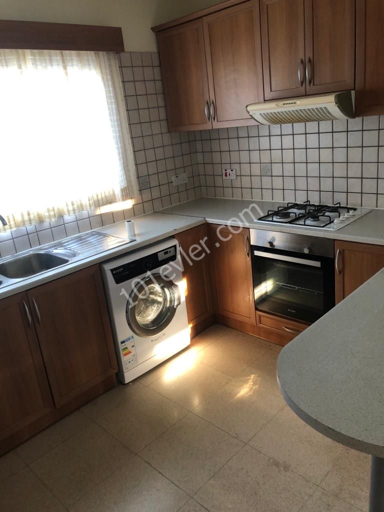 Girne Amerikan Üniversitesine Yakın Site İçerisinde Bahçeli-Havuzlu 3+1 Kiralık Müsakil İkiz Villa