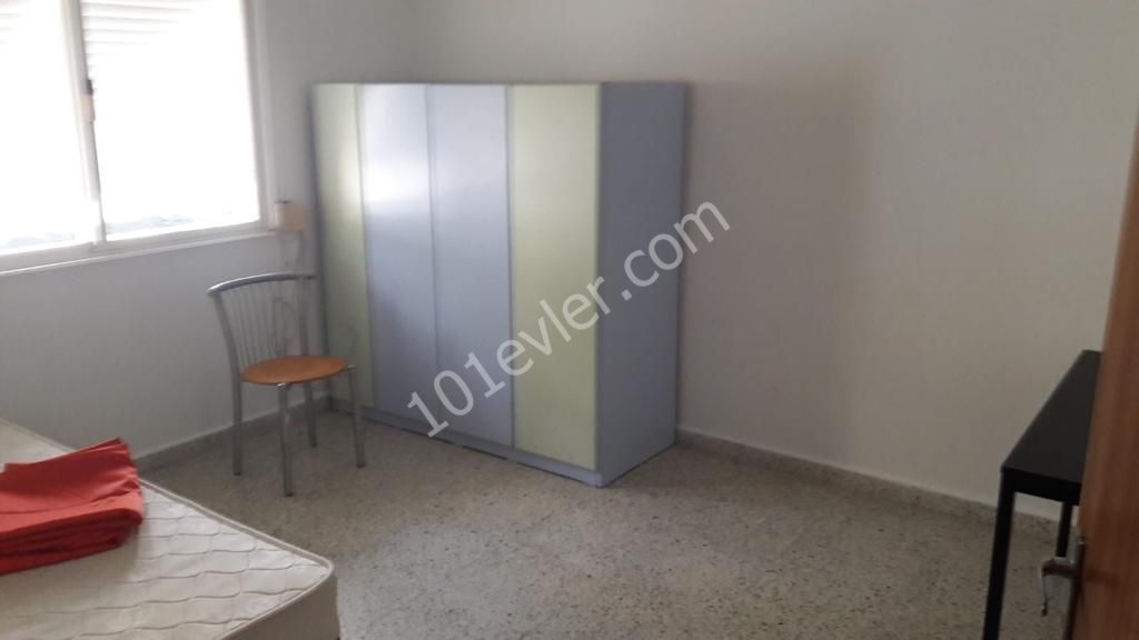 Girne Merkezde Öğretmenler Evine Yakın 150m2 Kiralık 3+1 Daire