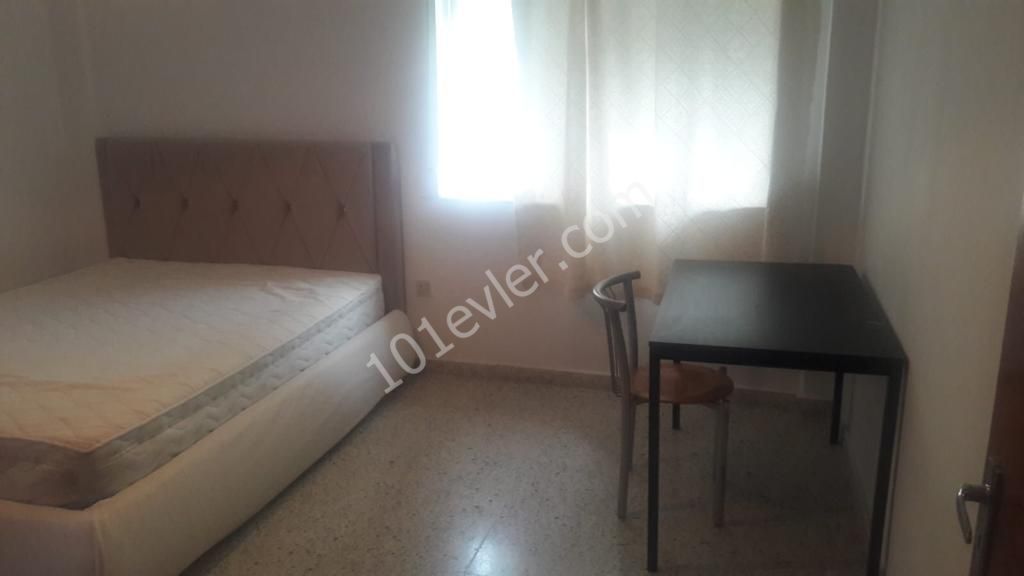 Girne Merkezde Öğretmenler Evine Yakın 150m2 Kiralık 3+1 Daire