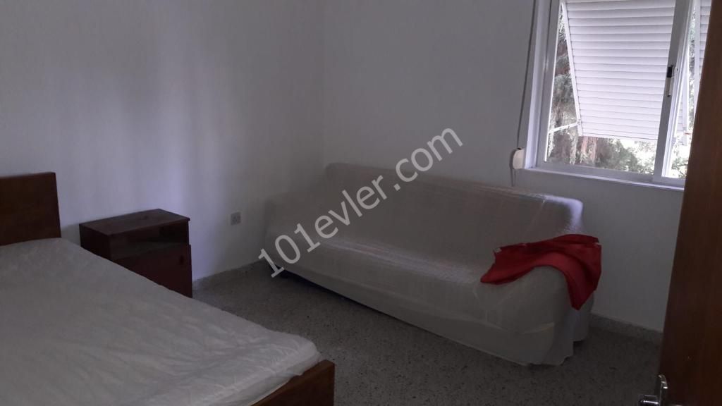 Girne Merkezde Öğretmenler Evine Yakın 150m2 Kiralık 3+1 Daire