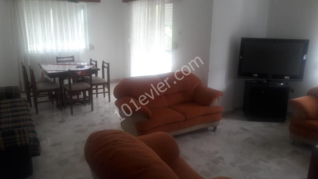 Girne Merkezde Öğretmenler Evine Yakın 150m2 Kiralık 3+1 Daire