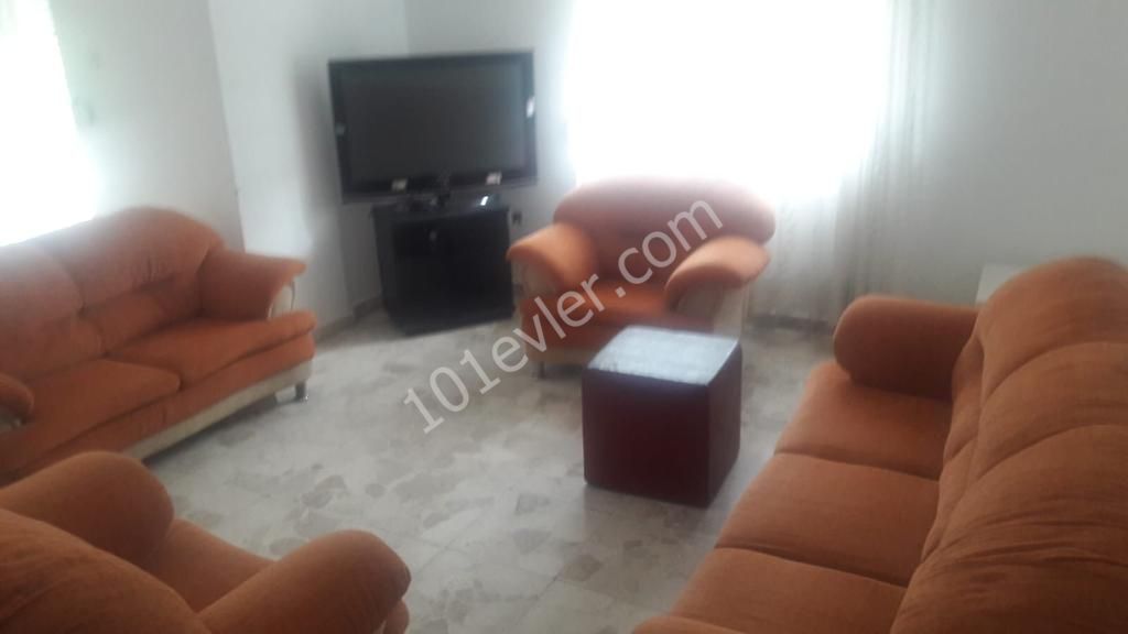 Girne Merkezde Öğretmenler Evine Yakın 150m2 Kiralık 3+1 Daire