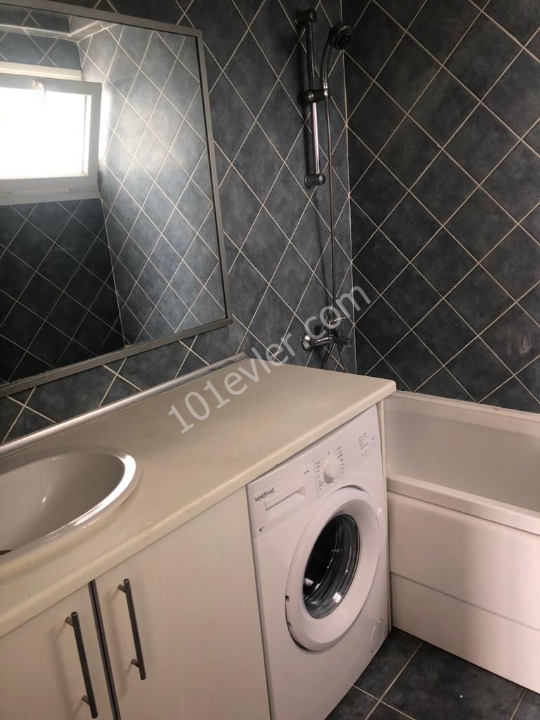 Girne Merkezde Site İçerisinde 1+1 Ortak Havuzlu Eşyalı Daire