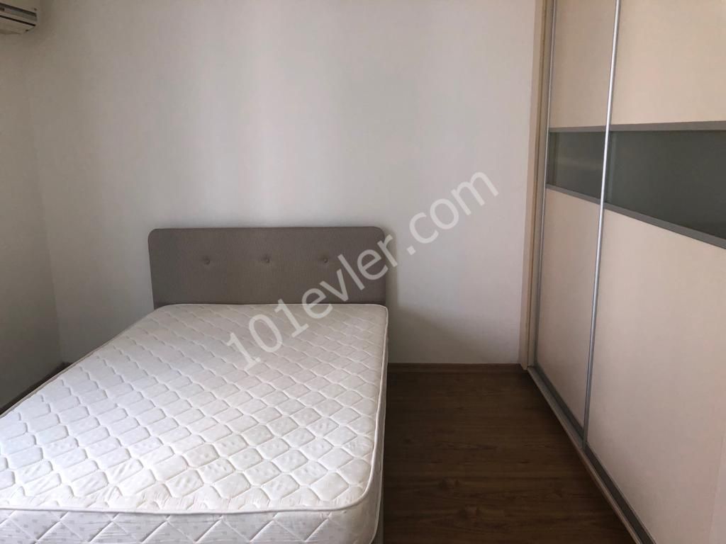 Girne Merkezde Site İçerisinde 1+1 Ortak Havuzlu Eşyalı Daire