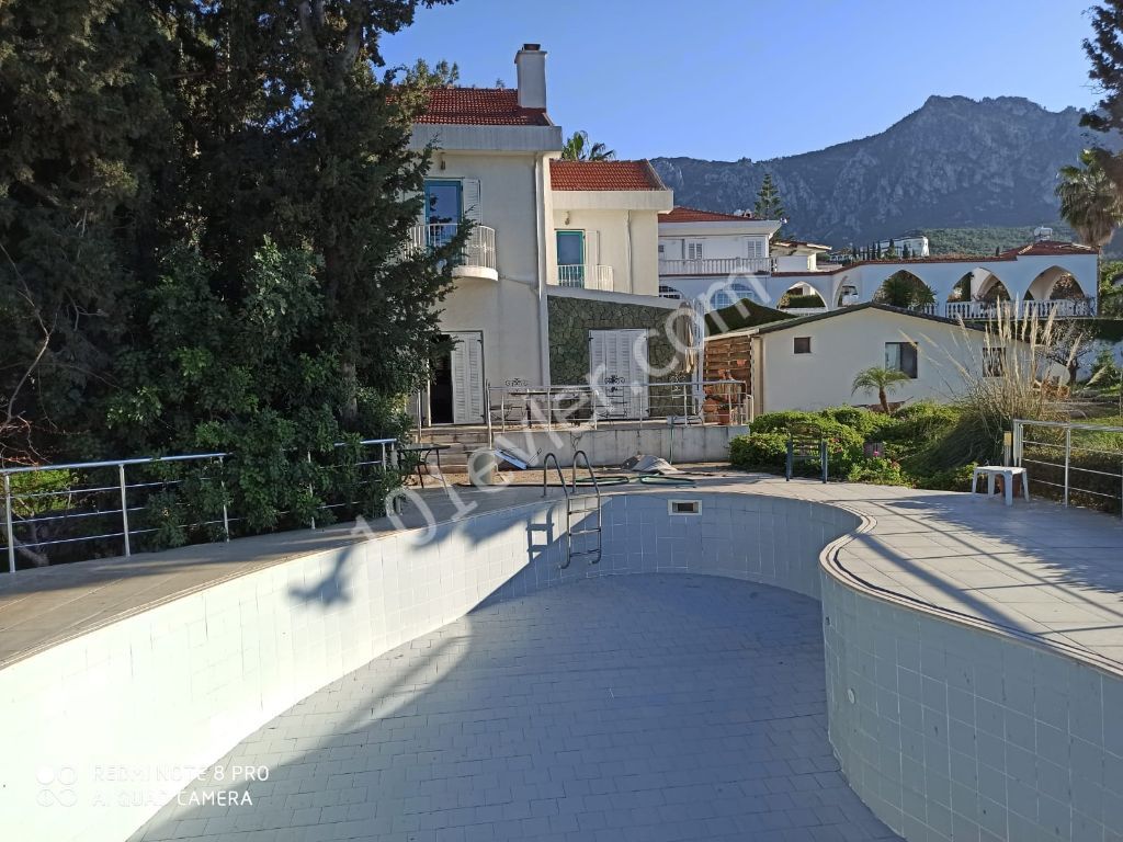 4+1 Luxusvilla mit privatem Pool in der Region Karaoglanoglu Edremit jährliche und periodische Mietoptionen ** 