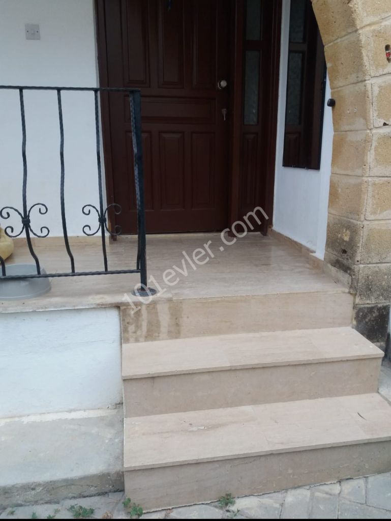 3 + 1 Villa with Private Pool for Sale with Furniture Close to the Center of Alsancak and Very Close to the Main Road ** 