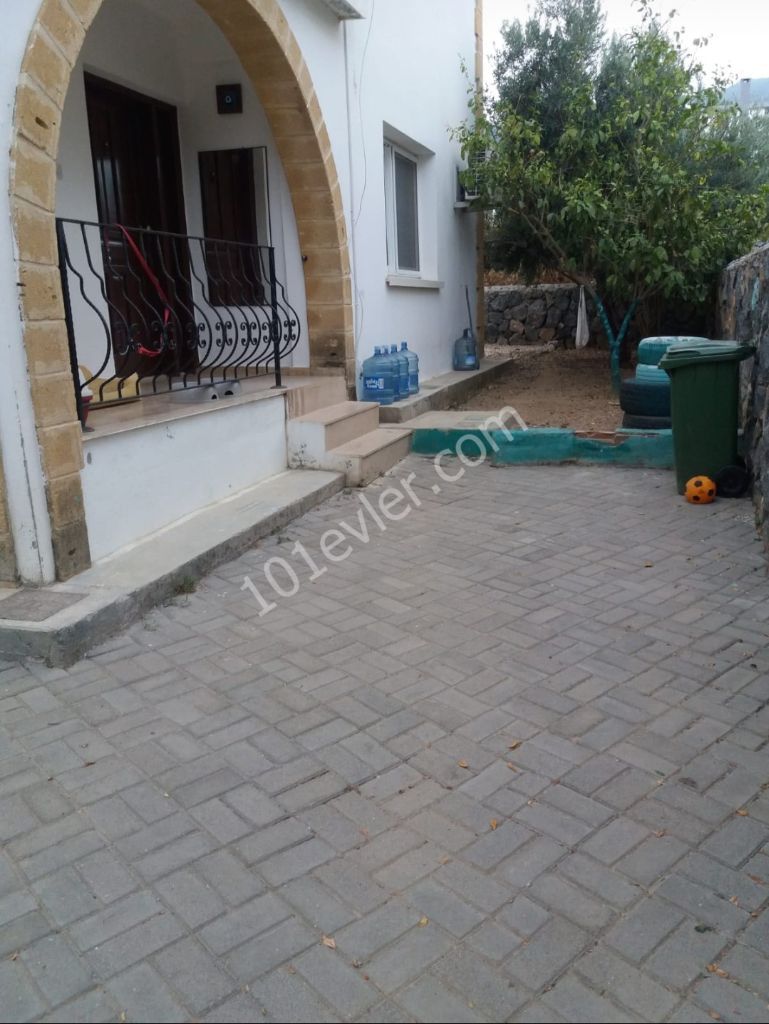 3 + 1 Villa with Private Pool for Sale with Furniture Close to the Center of Alsancak and Very Close to the Main Road ** 