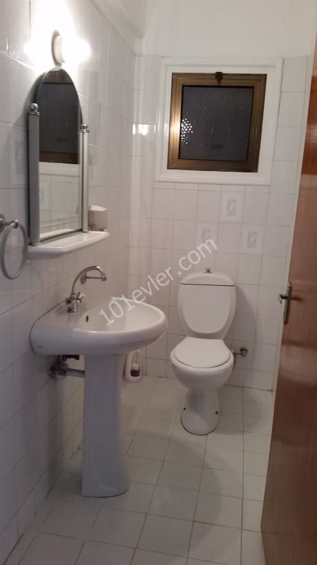 Girne Merkezde EŞYASIZ 3+1 Kiralık Daire