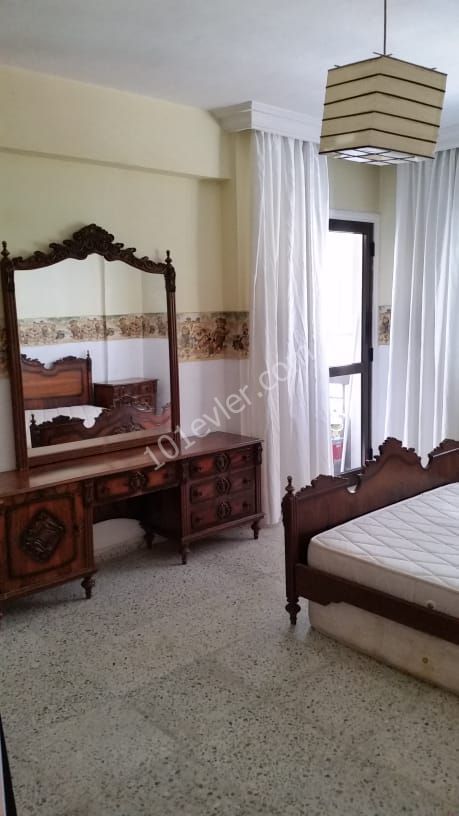 Girne Merkezde EŞYASIZ 3+1 Kiralık Daire