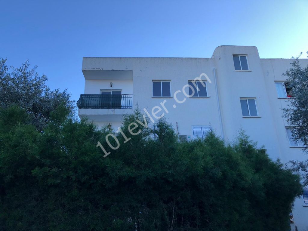 Girne Merkez Terminal Bölgesinde Kiralık EŞYASIZ 3+1 Daire