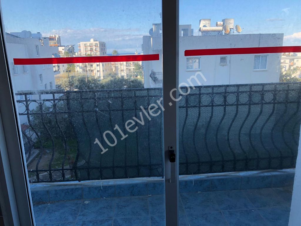 Girne Merkez Terminal Bölgesinde Kiralık EŞYASIZ 3+1 Daire