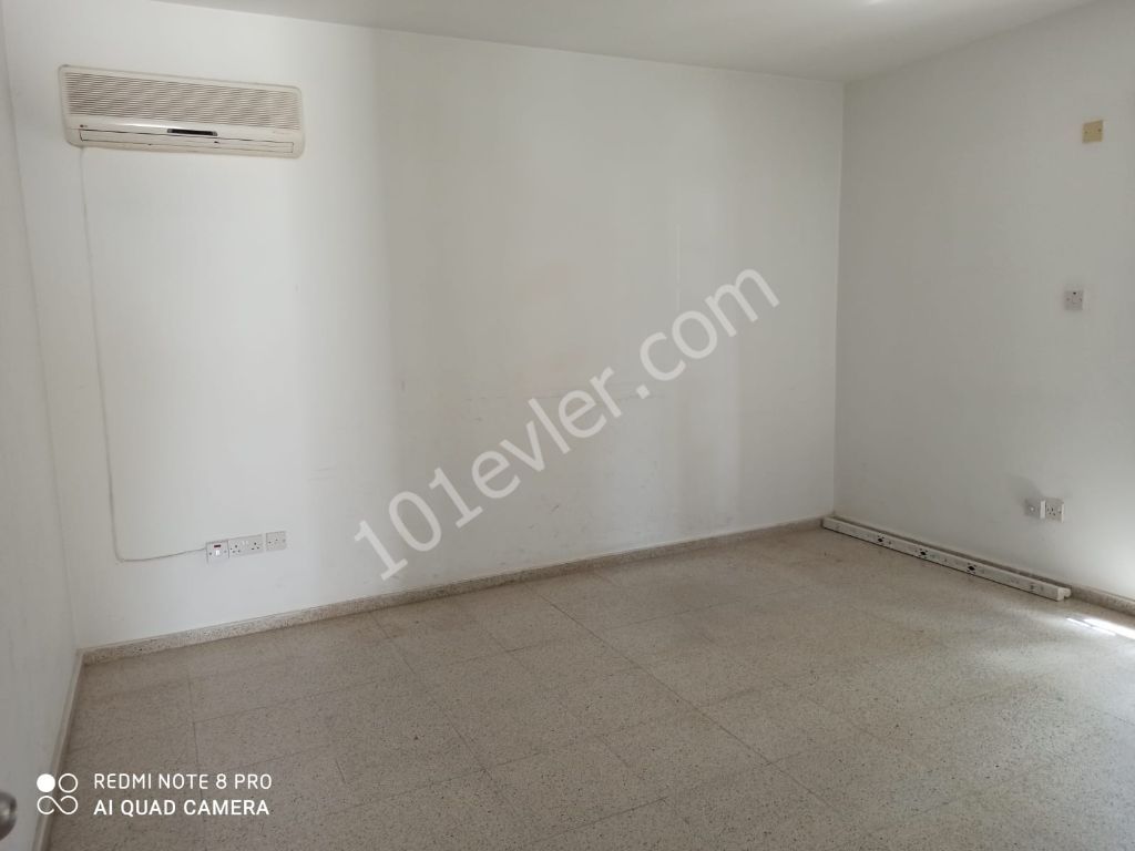 Girne Merkez Mahkemeler Bölgesinde 1+1 Kiralık Ofis 