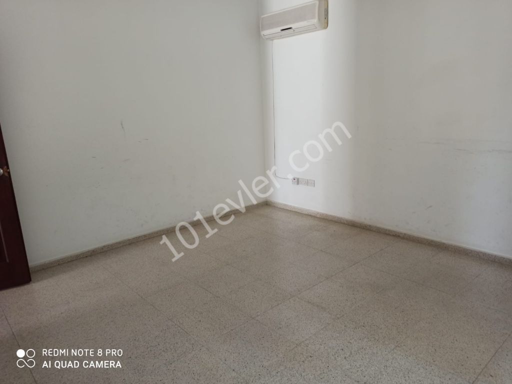 Girne Merkez Mahkemeler Bölgesinde 1+1 Kiralık Ofis 