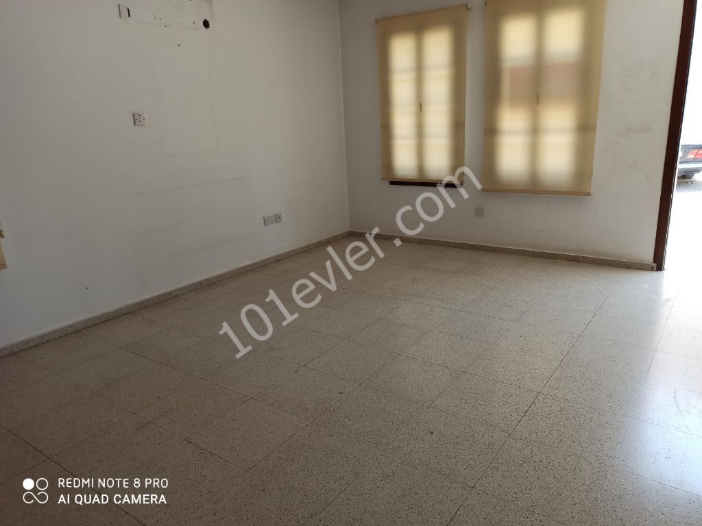 Girne Merkez Mahkemeler Bölgesinde 1+1 Kiralık Ofis 