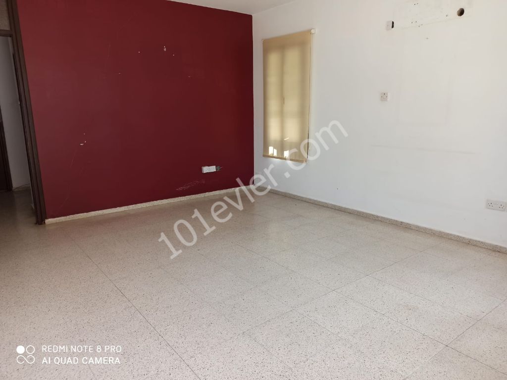 Girne Merkez Mahkemeler Bölgesinde 1+1 Kiralık Ofis 