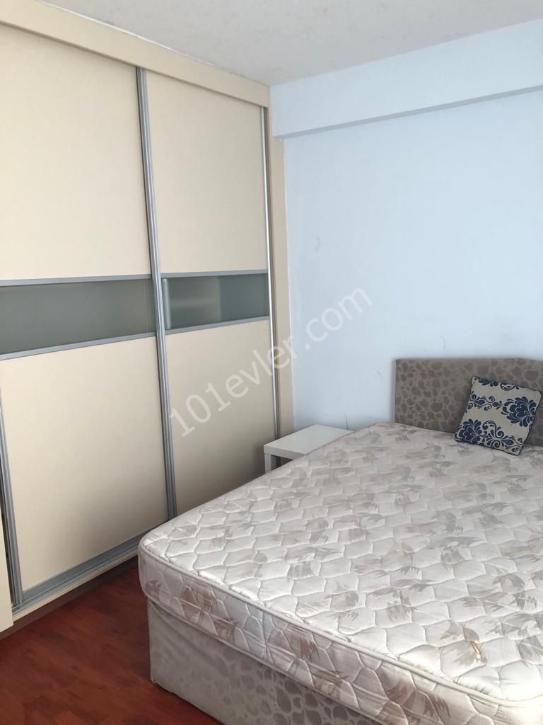 Girne Merkezde Havuzlu Site İçi Kiralık 1+1 Daire