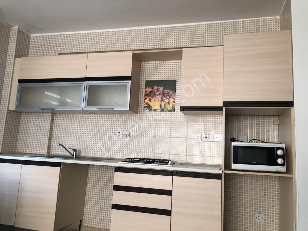 Girne Merkezde Havuzlu Site İçi Kiralık 1+1 Daire