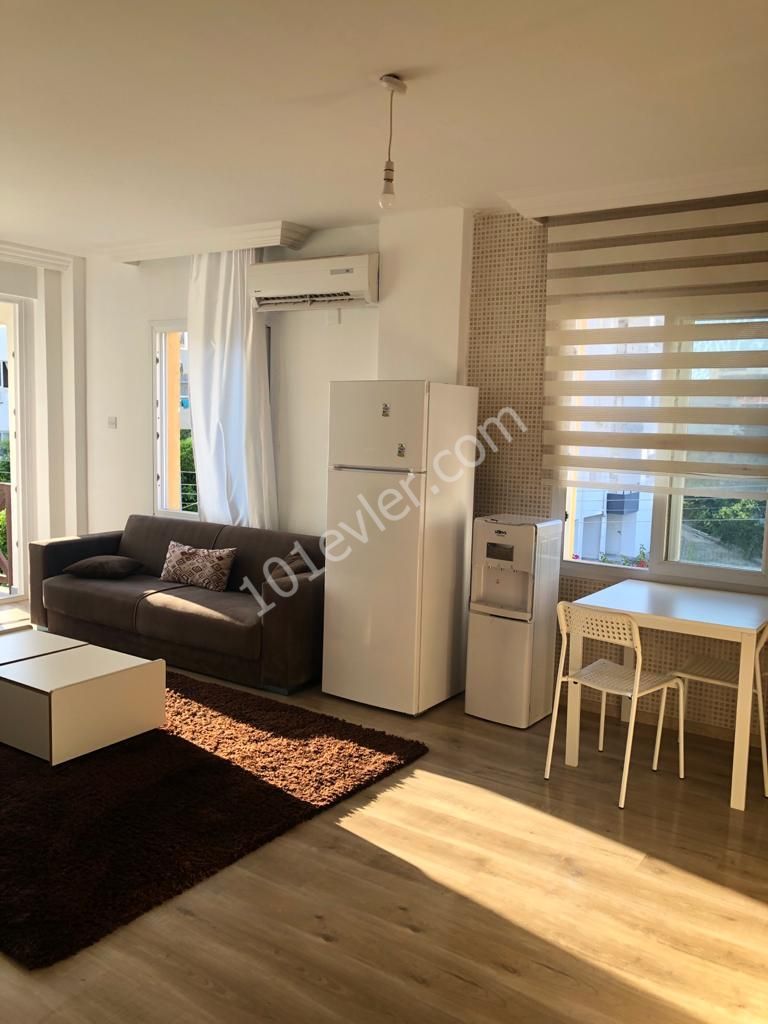 Girne Merkezde Havuzlu Site İçi Kiralık 1+1 Daire