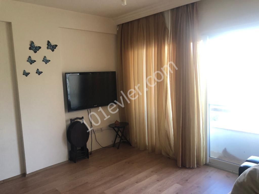 Girne Öğretmeler Evi Civarı Havuzlu Site İçi Kiralık Eşyalı 1+1 Daire