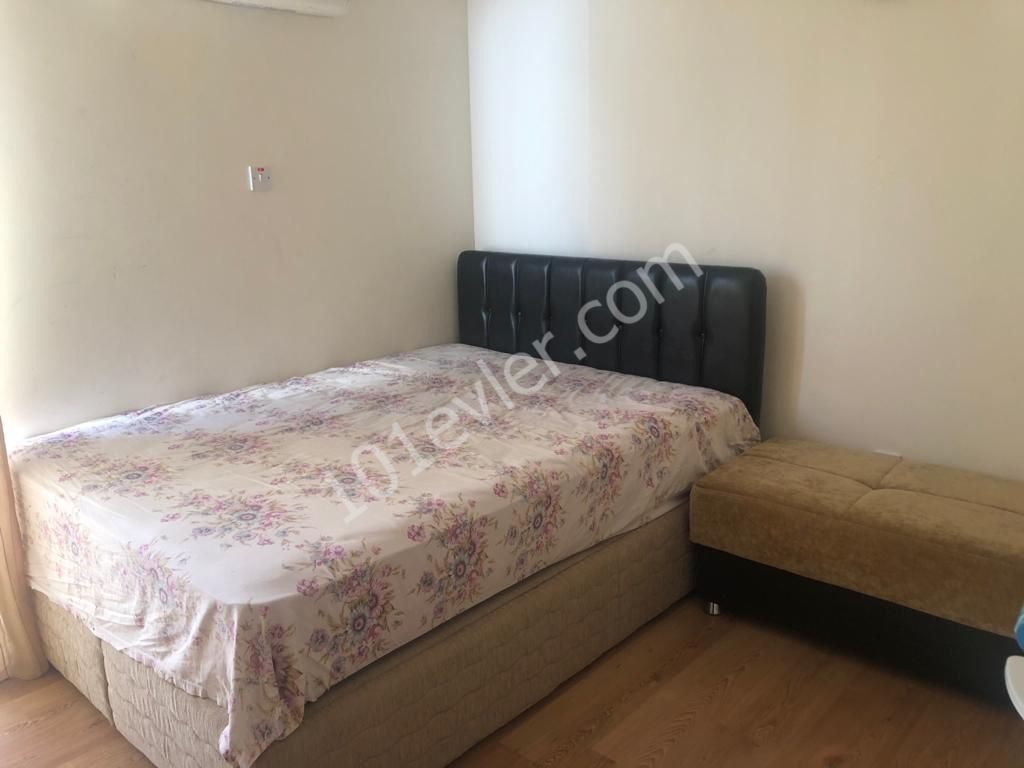 Girne Öğretmeler Evi Civarı Havuzlu Site İçi Kiralık Eşyalı 1+1 Daire