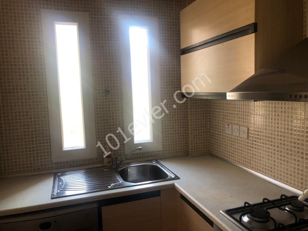 Girne Öğretmeler Evi Civarı Havuzlu Site İçi Kiralık Eşyalı 1+1 Daire